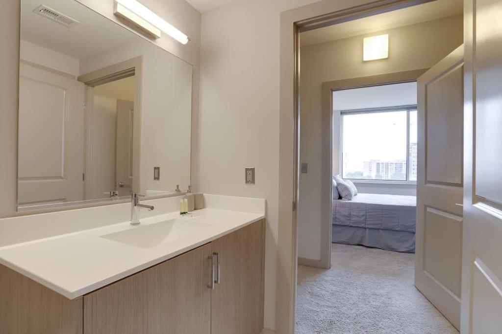 Wonderful 2Br Apartment At Crystal City 阿林顿 外观 照片